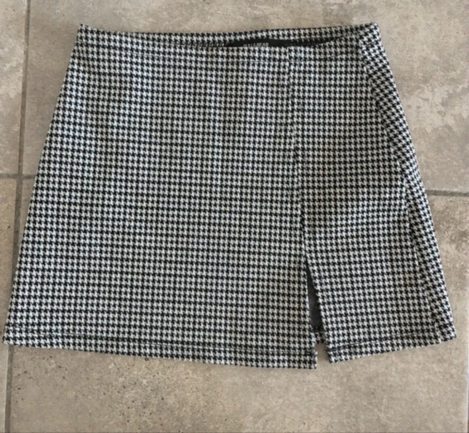 Saia Pull&Bear preta e branca Tamanho PP – photo 2